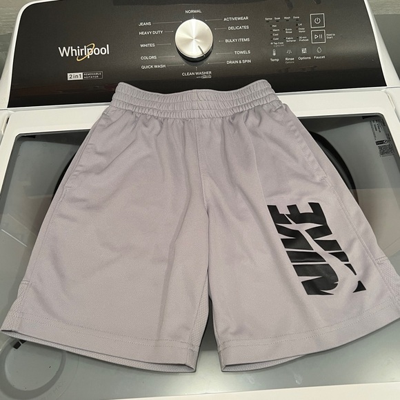 Nike shorts - Picture 1 of 4